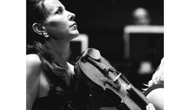 Sahnelerin Tozunu Attıran İkili: "Müzikseverlerin Gönlünde Taht Kuran İki Sevilen Sanatçımızdan Beklenen Haber Geldi."