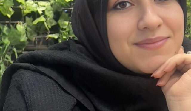 Beni Esra olarak tanıyabilirsiniz.
